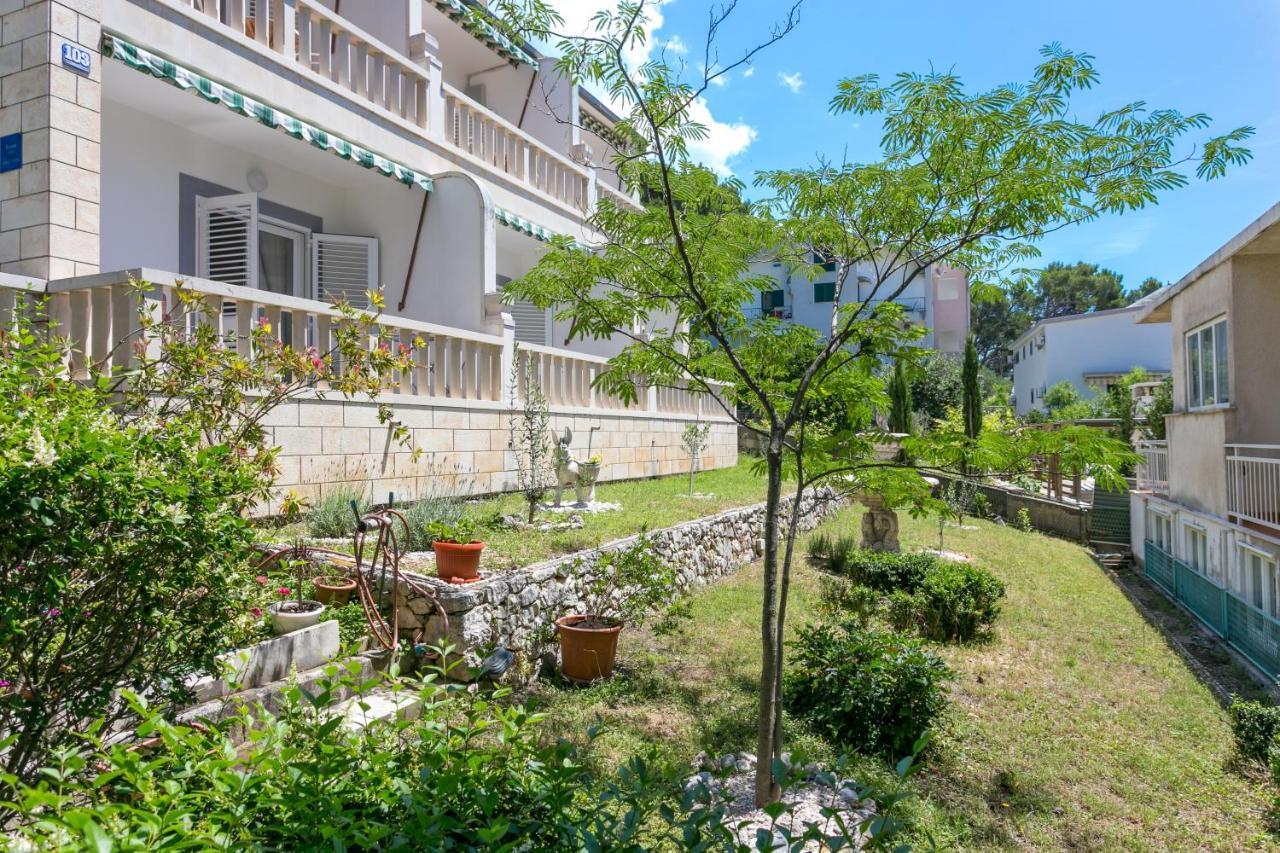 Apartments By The Sea Brela, Makarska - 18356 Exterior photo