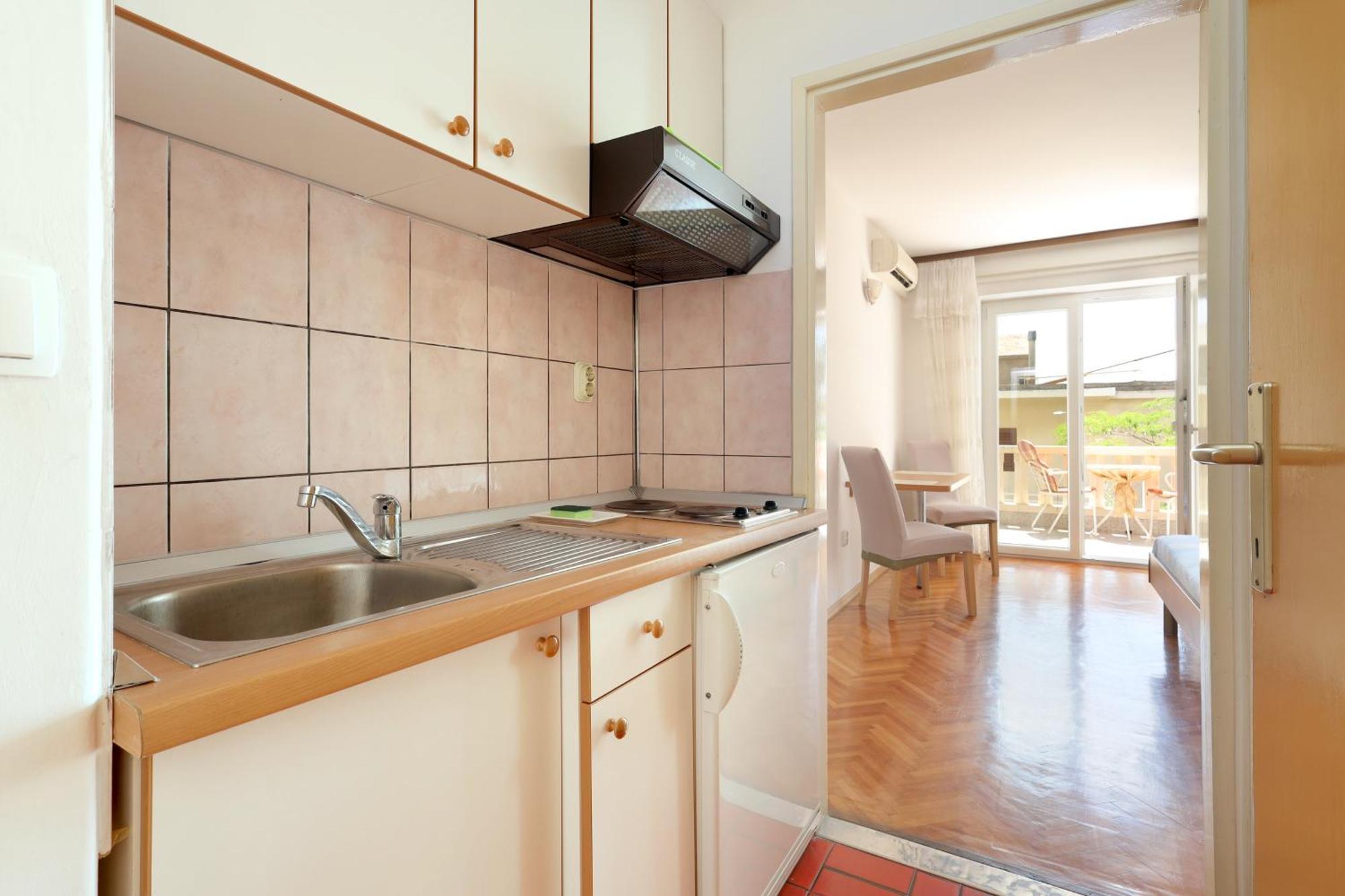 Apartments By The Sea Brela, Makarska - 18356 Exterior photo