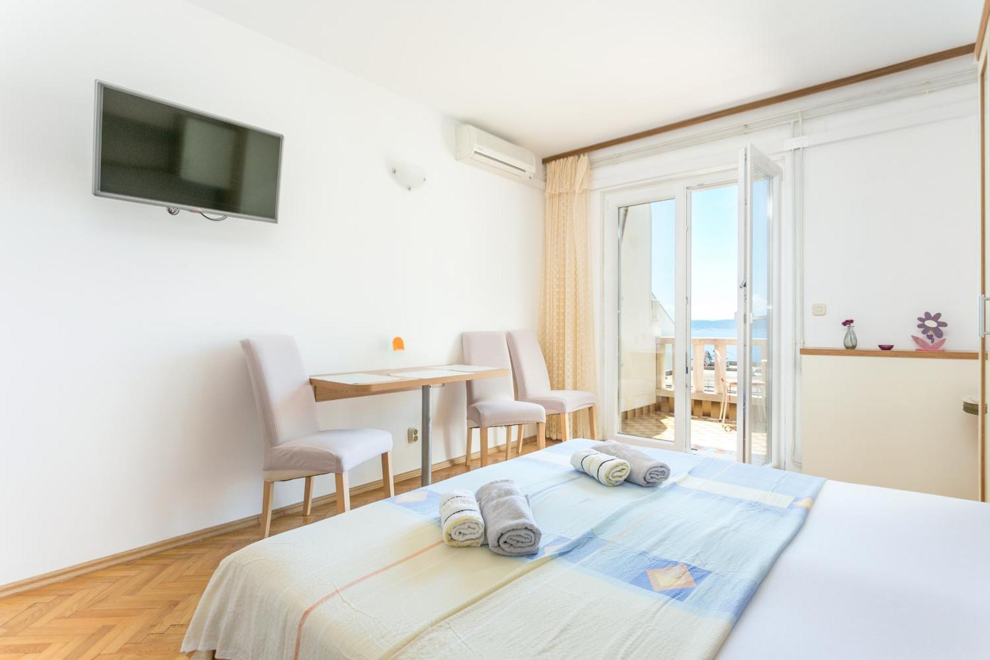 Apartments By The Sea Brela, Makarska - 18356 Exterior photo