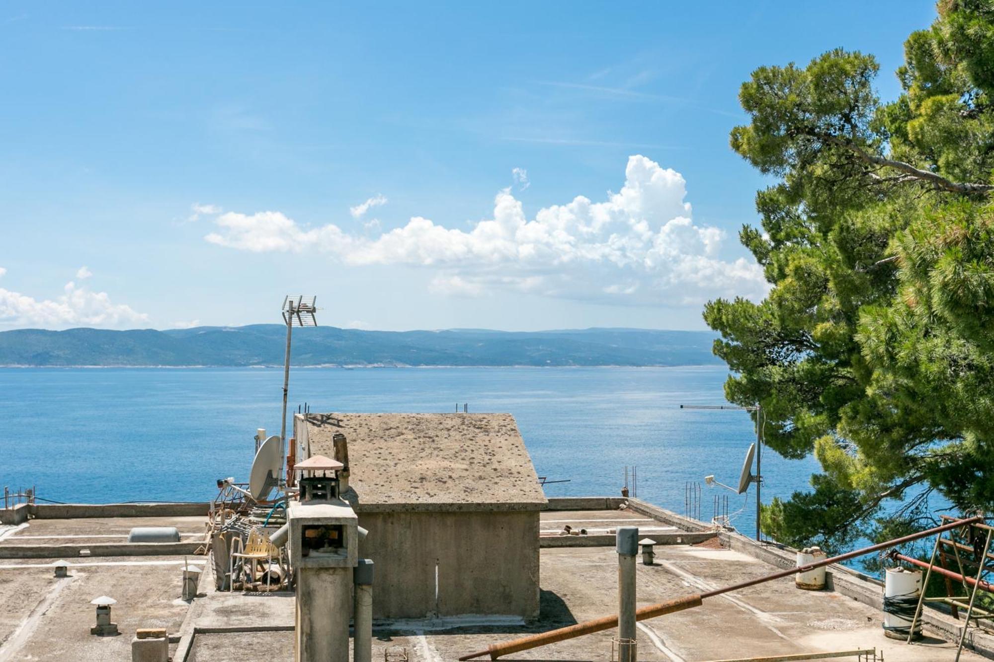 Apartments By The Sea Brela, Makarska - 18356 Exterior photo