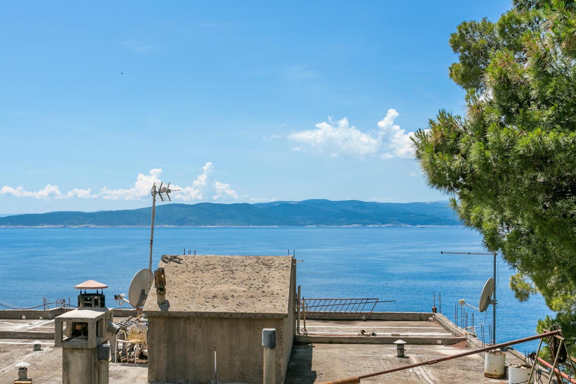 Apartments By The Sea Brela, Makarska - 18356 Exterior photo