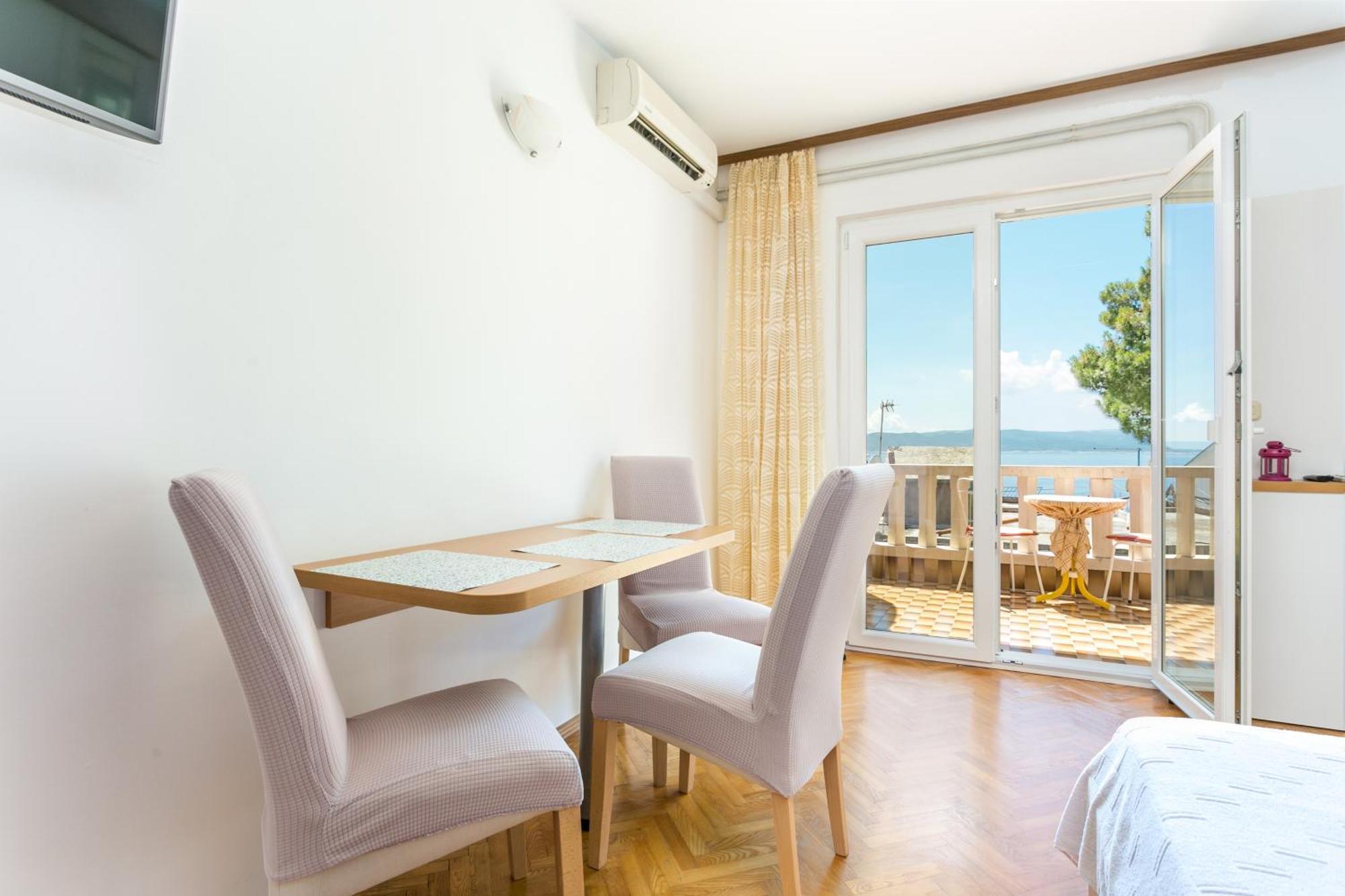 Apartments By The Sea Brela, Makarska - 18356 Exterior photo