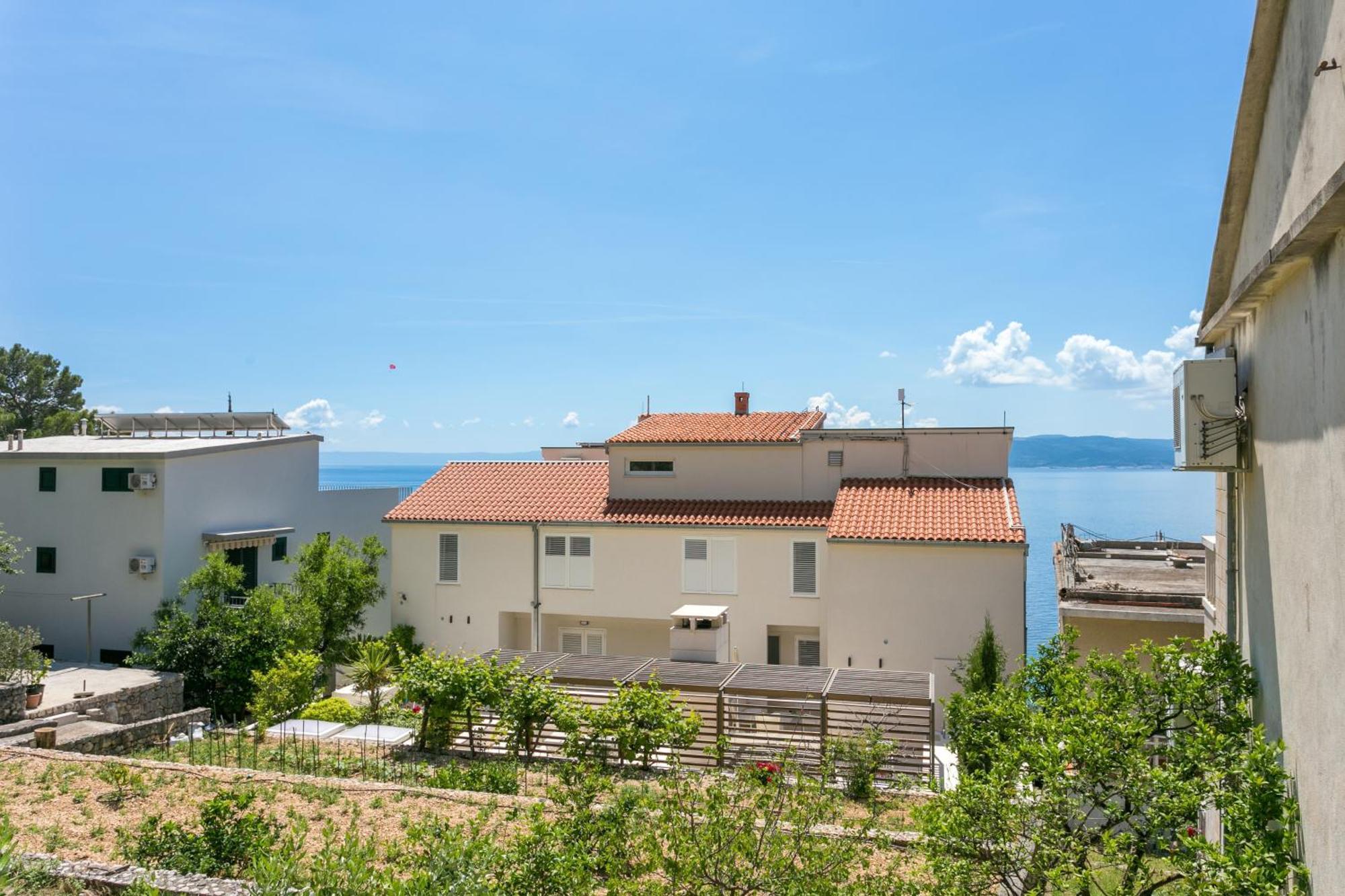 Apartments By The Sea Brela, Makarska - 18356 Exterior photo
