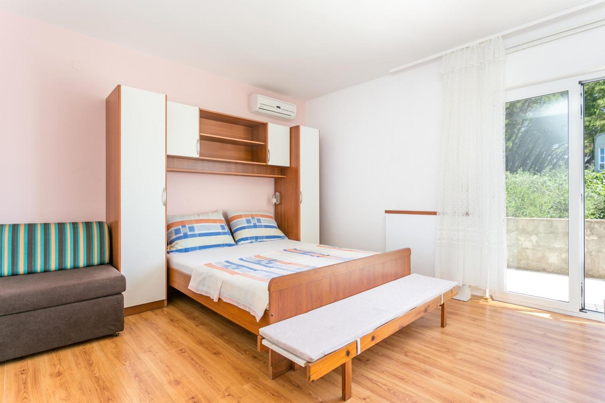 Apartments By The Sea Brela, Makarska - 18356 Exterior photo