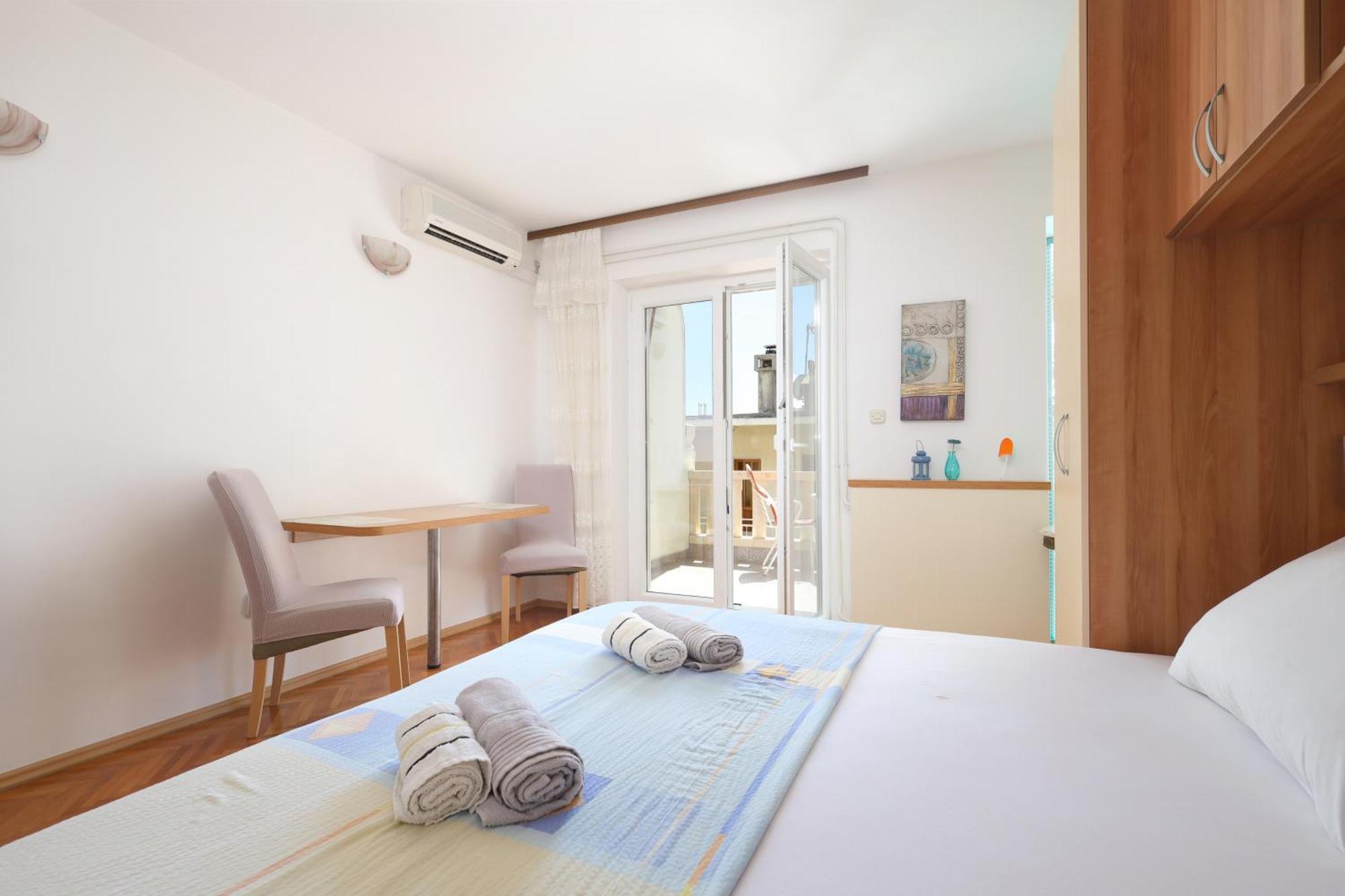 Apartments By The Sea Brela, Makarska - 18356 Room photo