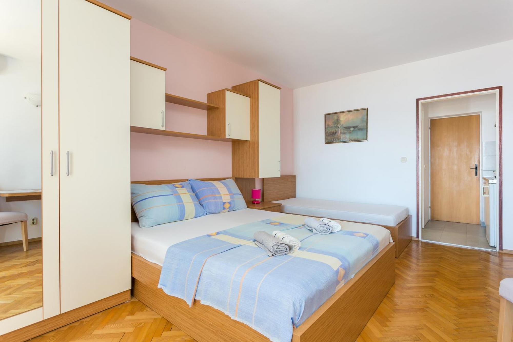 Apartments By The Sea Brela, Makarska - 18356 Room photo